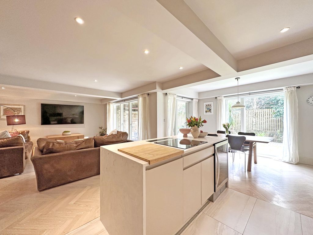 Property photo 2 of 16 Photo 2