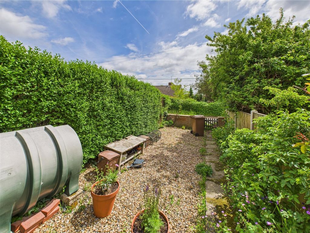 Property photo 2 of 9 Camelot Front Garden