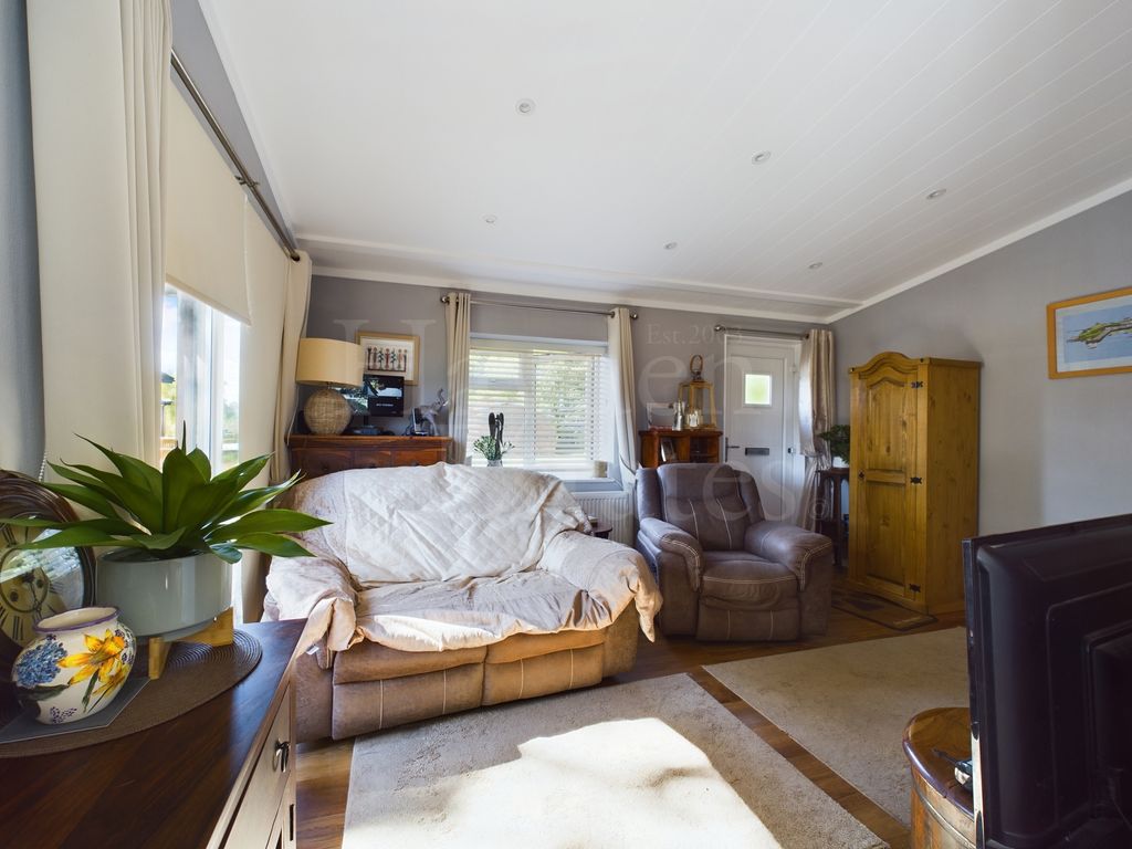 Property photo 3 of 32