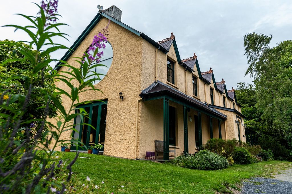 Property photo 1 of 51