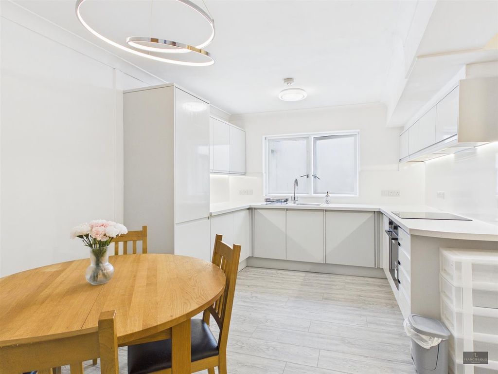 Property photo 1 of 10 Cam02887G0-Pr0605-Still002.Jpg