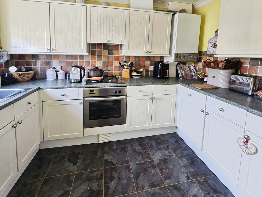 Property photo 3 of 15 Kitchen