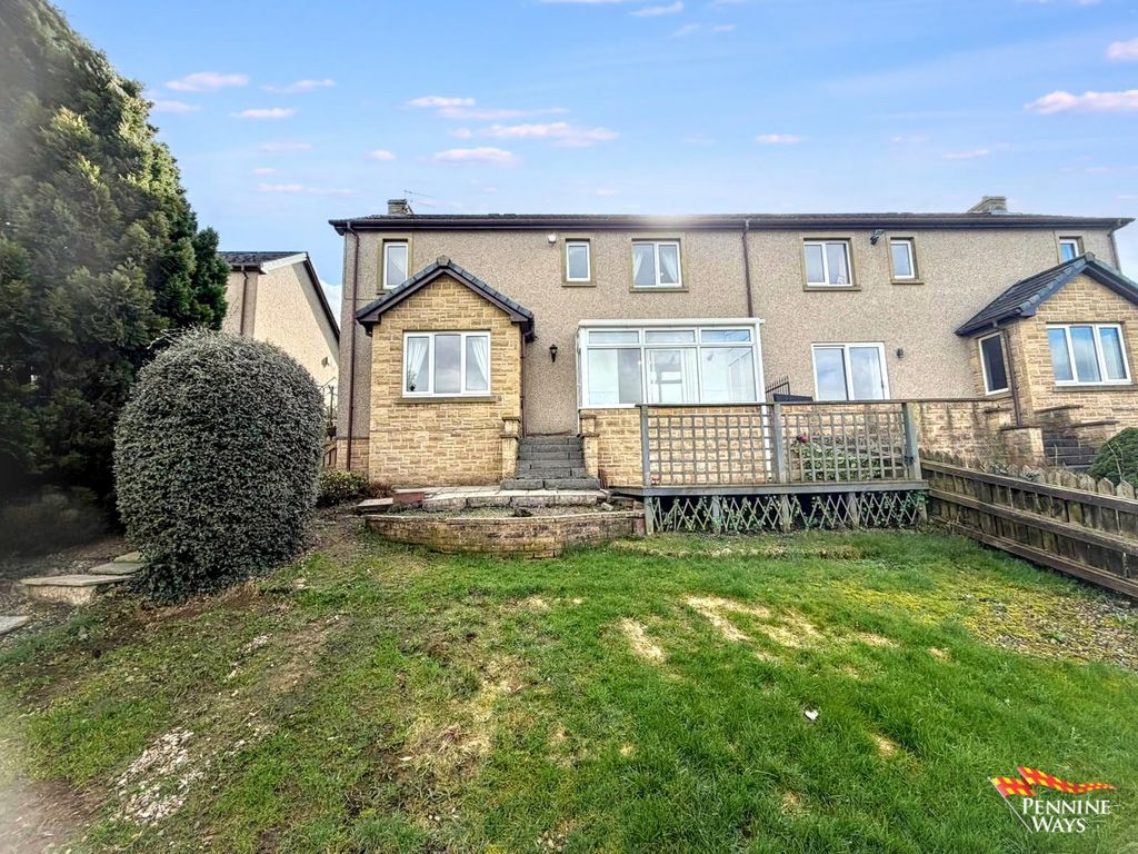 Property photo 2 of 28