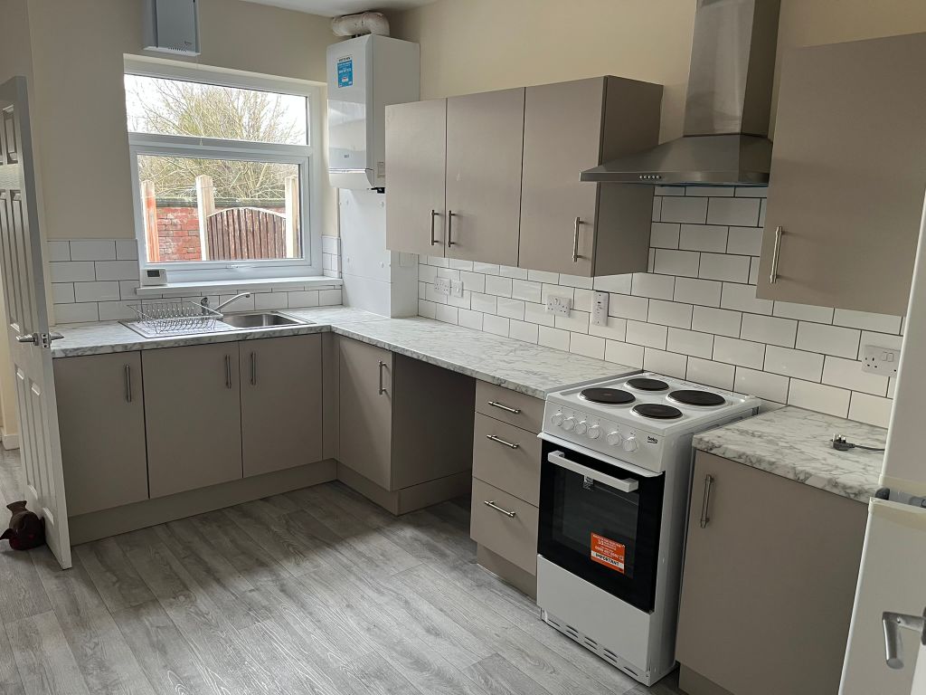 Property photo 3 of 9 Kitchen