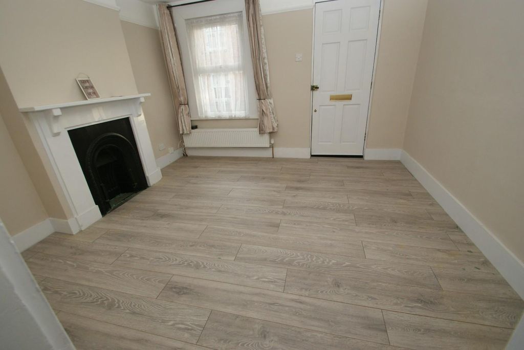 Property photo 2 of 8 2025-12-20 09.29.29.Jpg