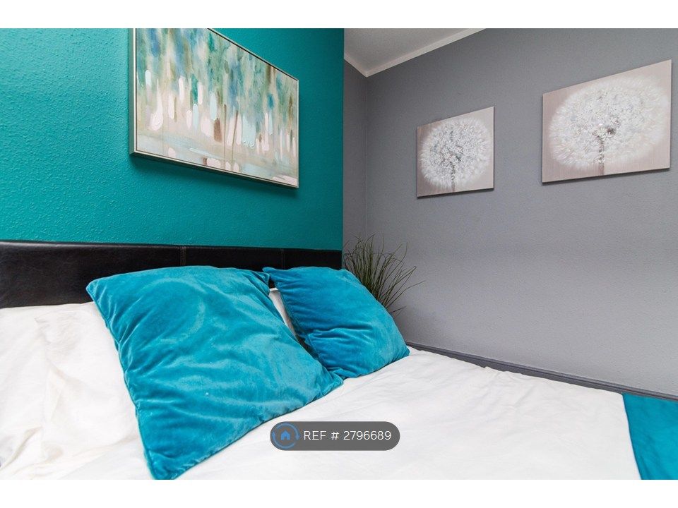 Property photo 3 of 10 Room E