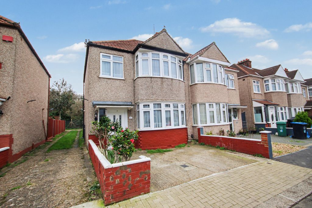 Property photo 1 of 9 Carlyon Close, Wembley, Middlesex Ha0