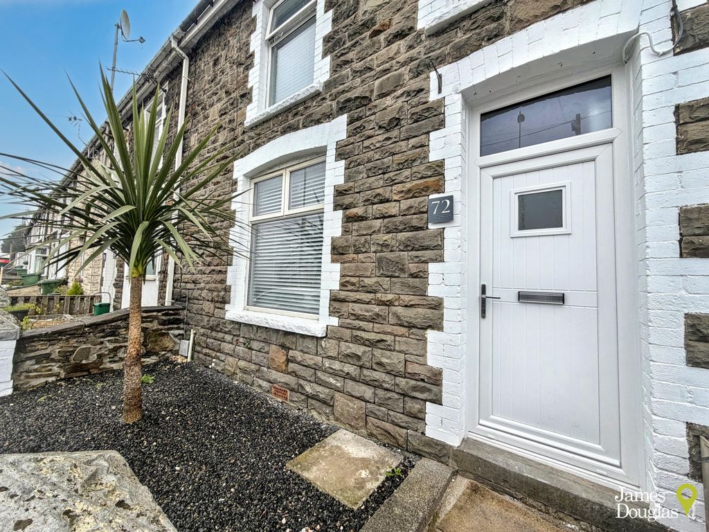 Property photo 2 of 20 Front2 (5)