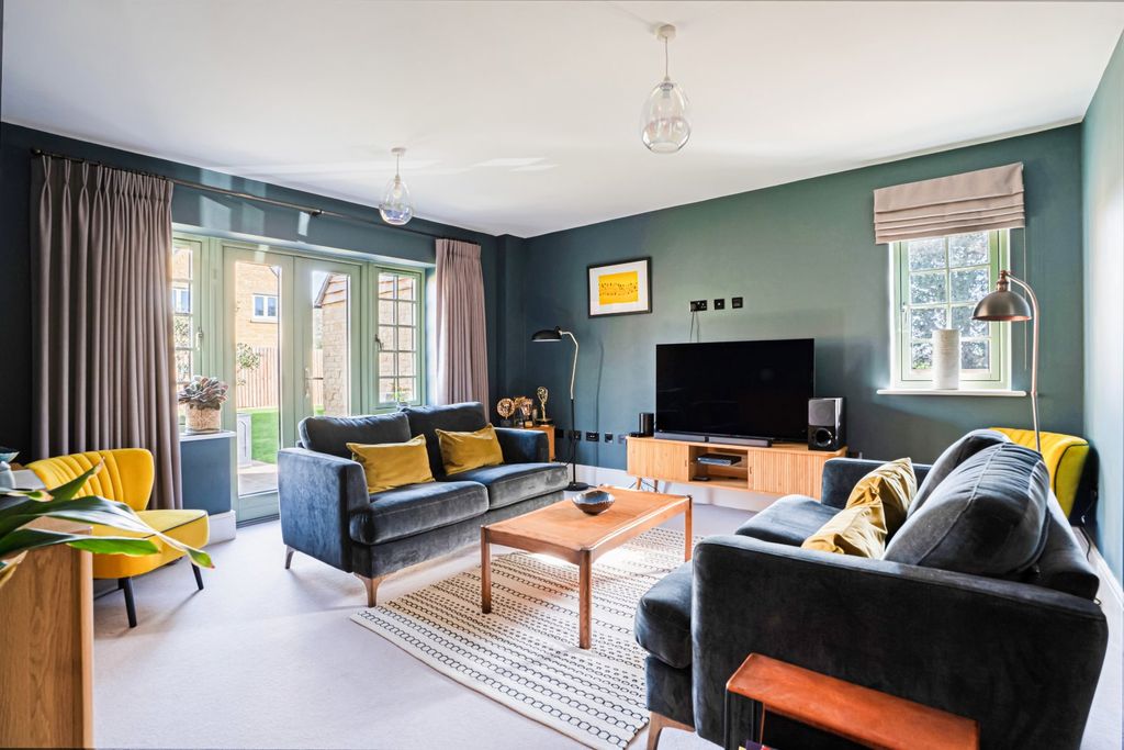 Property photo 2 of 15 Sitting Room