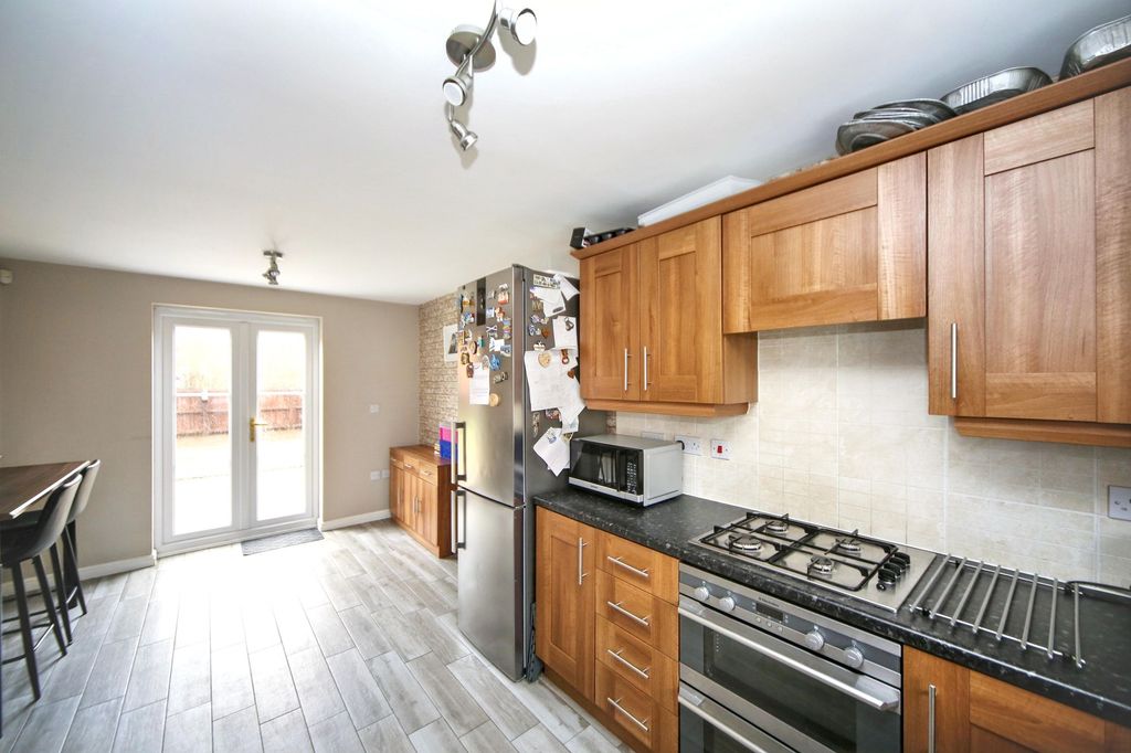 Property photo 3 of 25