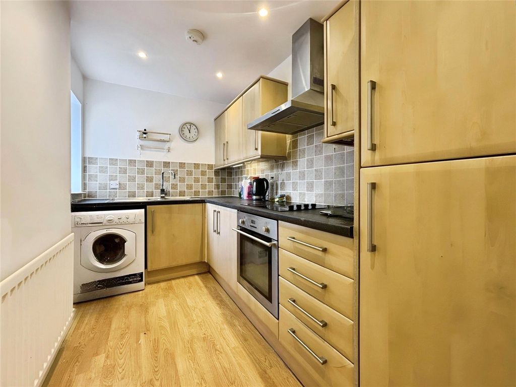 Property photo 3 of 6 Kicthen