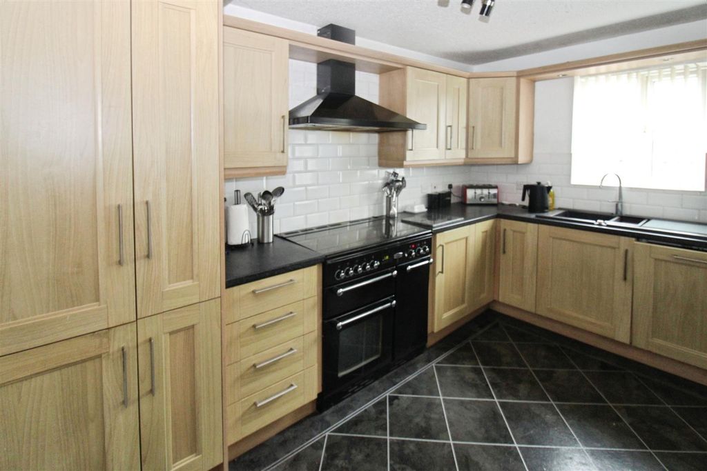 Property photo 2 of 17 Fitted Dining Kitchen