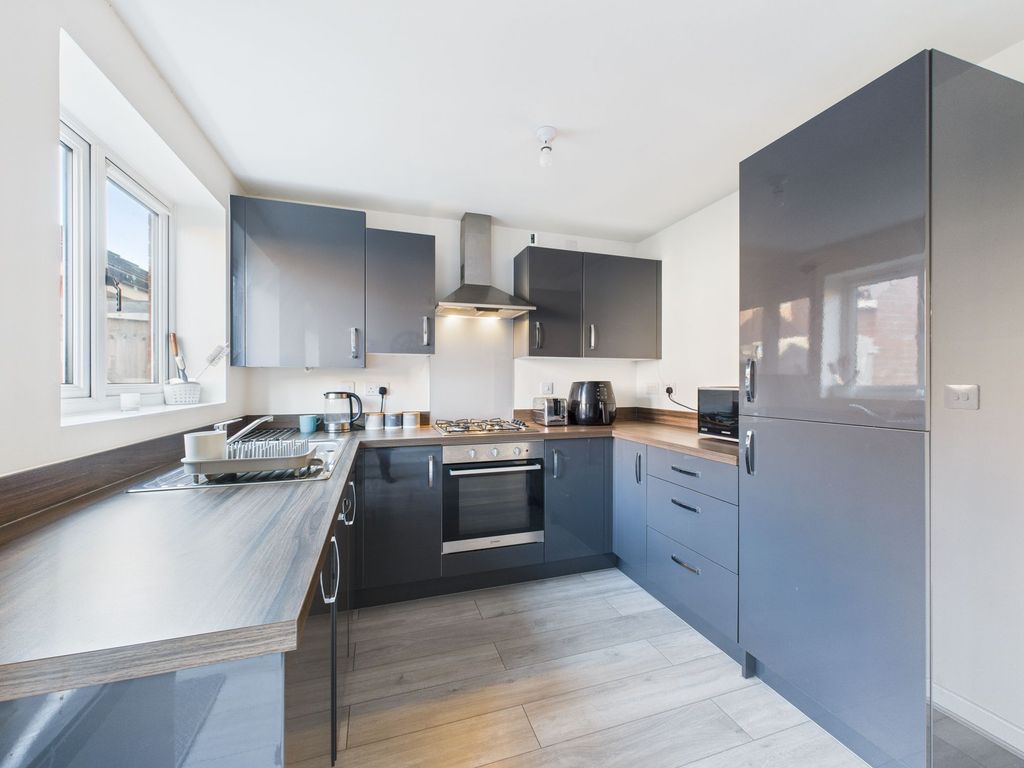 Property photo 3 of 21 Kitchen Area