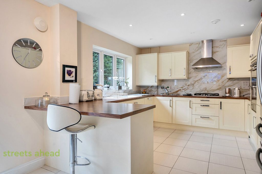 Property photo 3 of 20 Picture No. 98