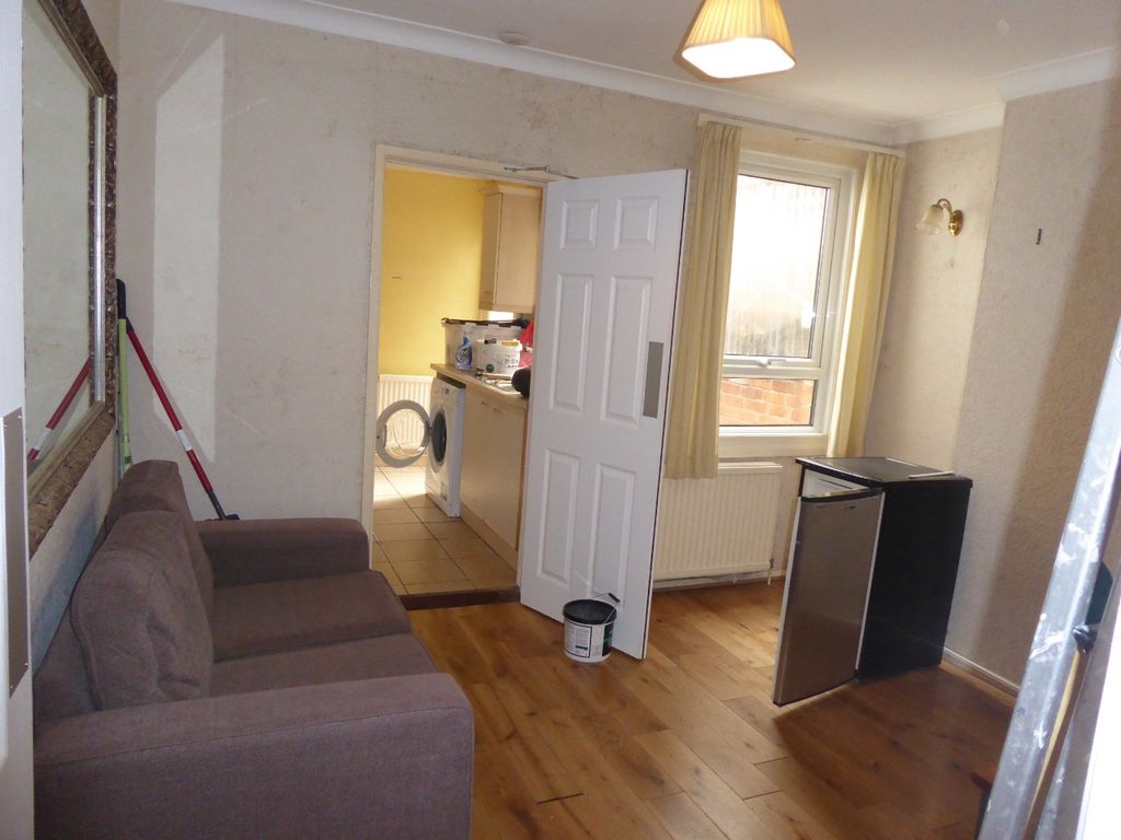 Property photo 3 of 9 5303892