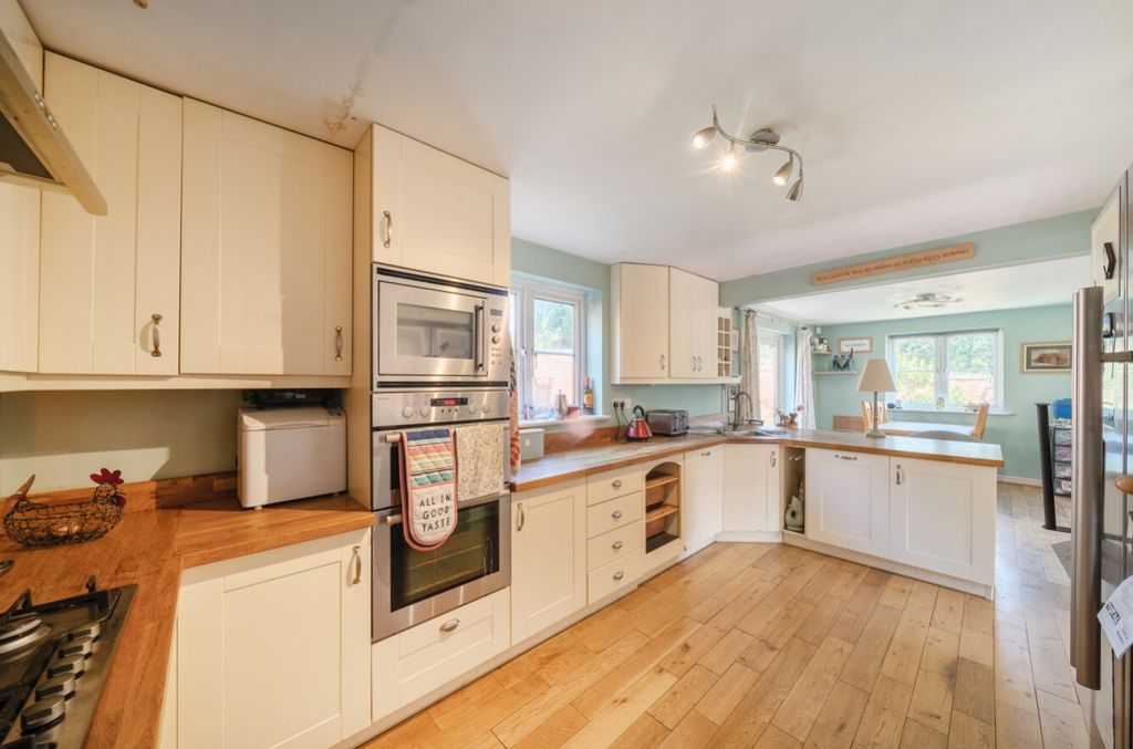 Property photo 2 of 26 1331916-11-6895c9d8cc0E7