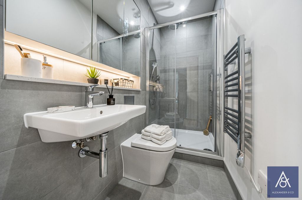 Property photo 3 of 7 9