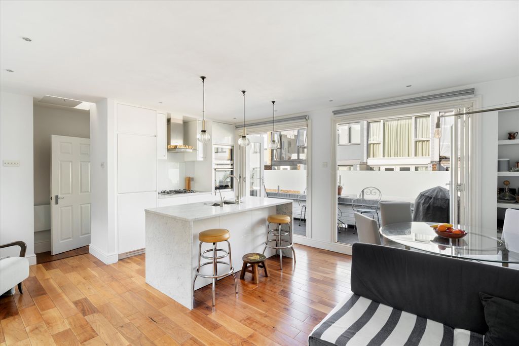 Property photo 2 of 21 Image