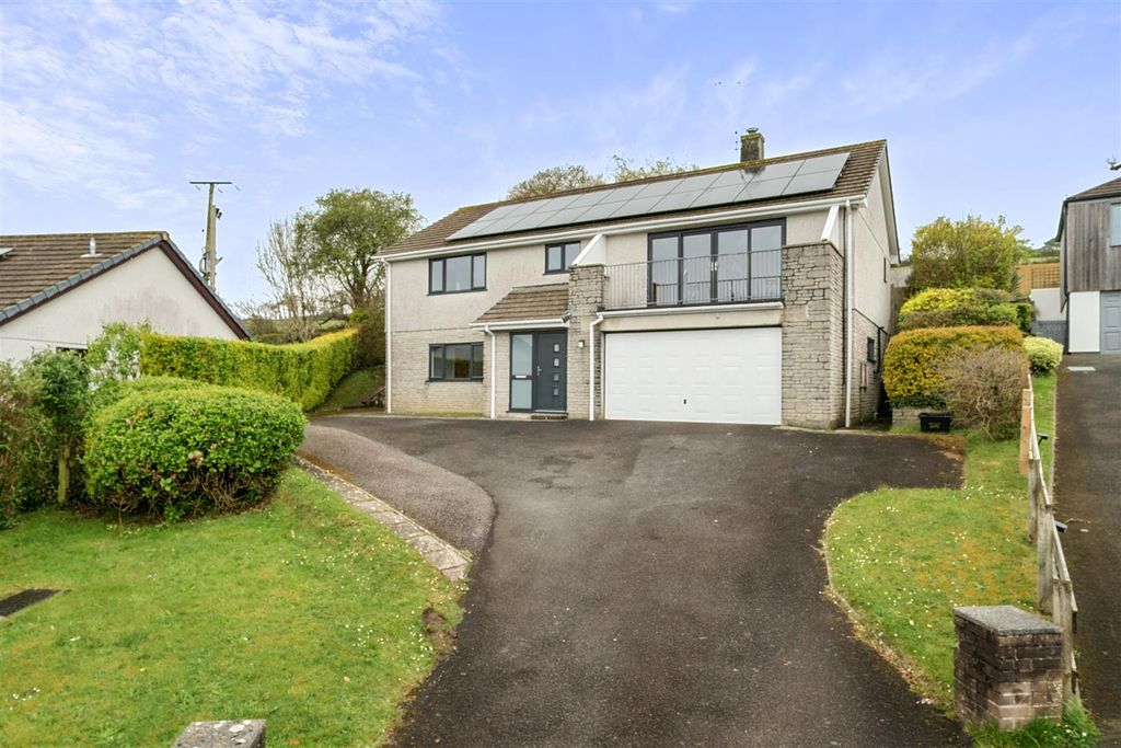 Property photo 1 of 18