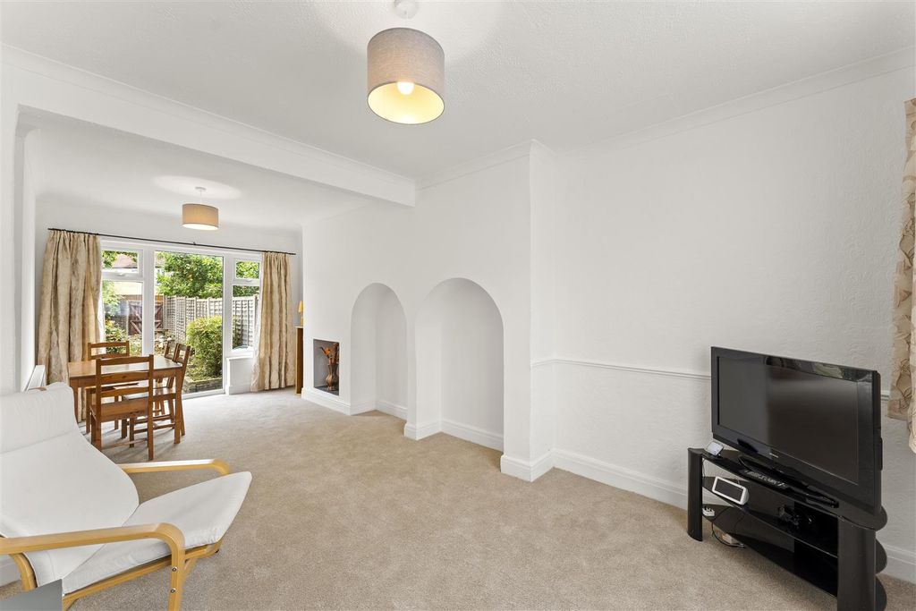 Property photo 2 of 16 Rec 1