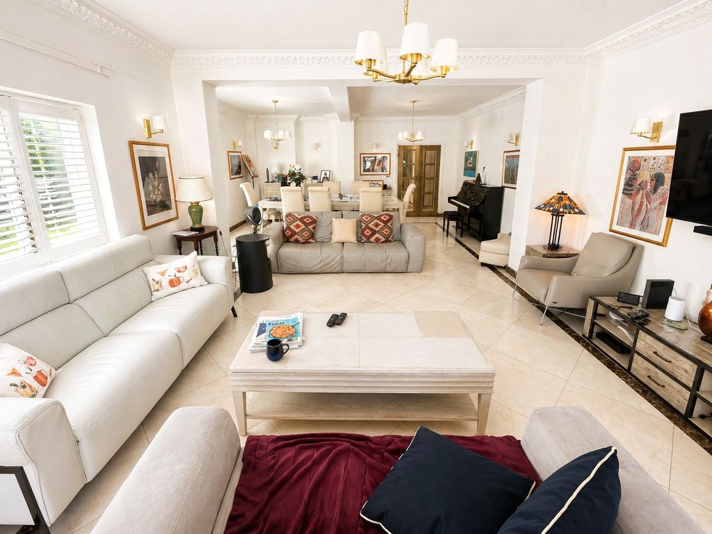 Additional image 4 of 5 bed semi-detached house for saleThornbury Road, Isleworth, Greater London TW7