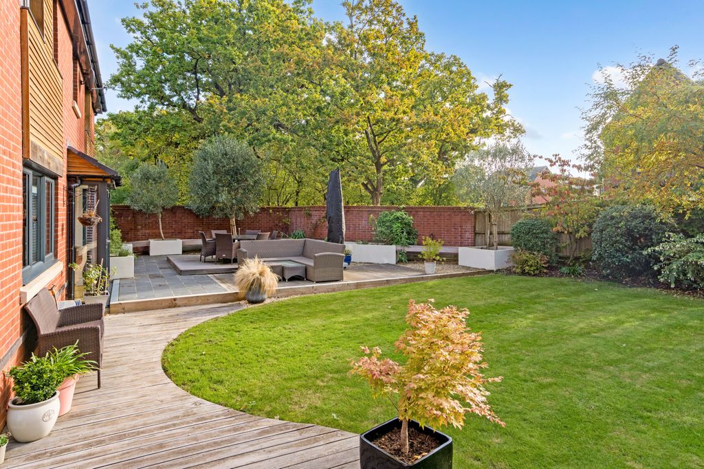 Property photo 2 of 20 Garden