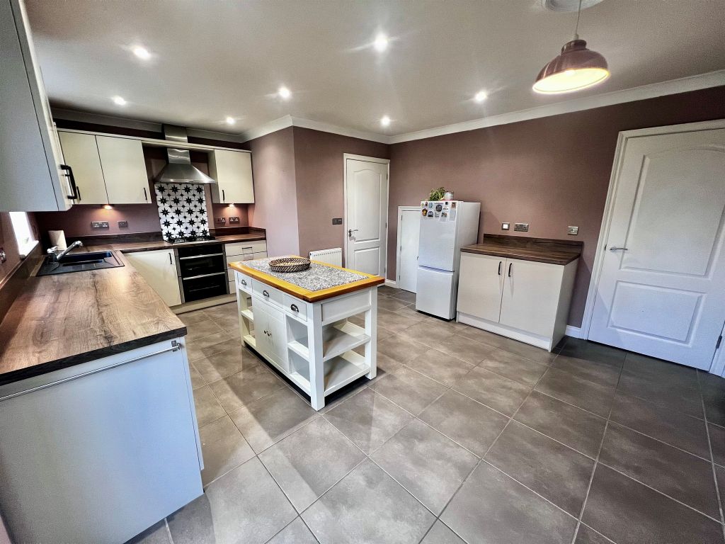 Property photo 2 of 24 Kitchen/Dining Room