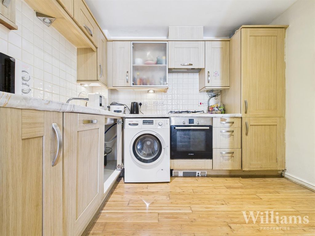 Property photo 3 of 12 Cam04950G0-Pr0075-Still005.Jpg