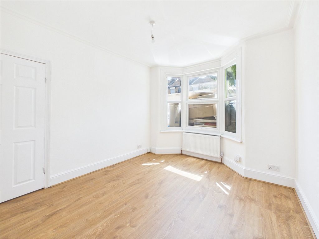 Property photo 3 of 22 Picture No. 06