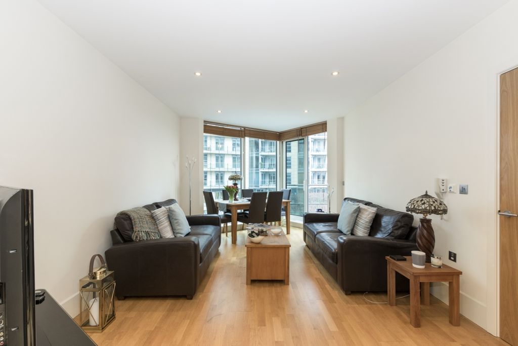 Property photo 1 of 12 5 Kingfisher House P