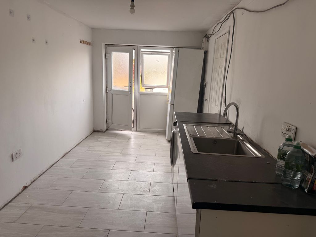 Property photo 2 of 3