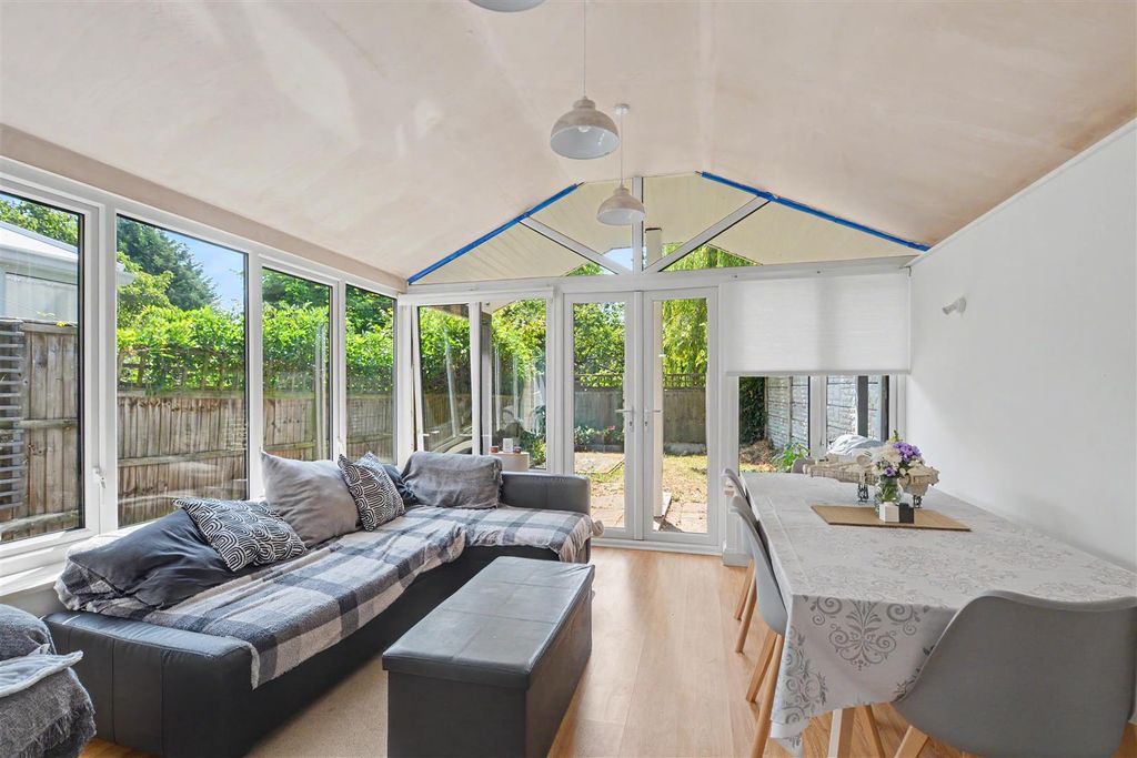 Property photo 3 of 22 Conservatory_3.Jpeg