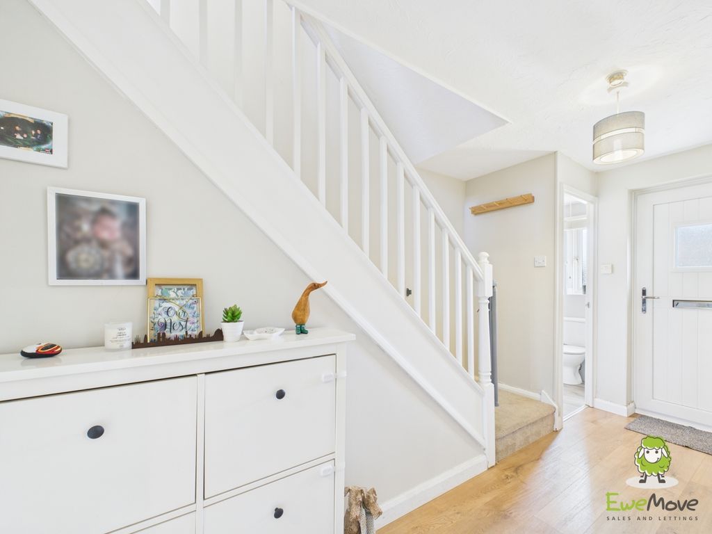 Property photo 2 of 23 Ewemove Estate Agents Basingstoke - Bramley Green