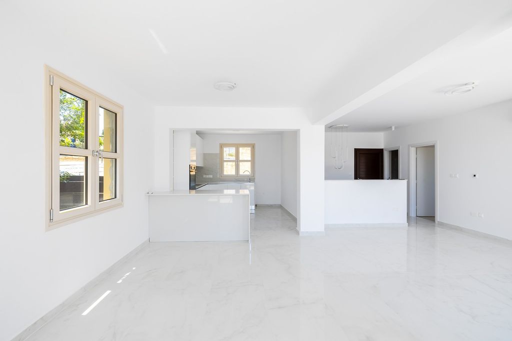 Property photo 2 of 30