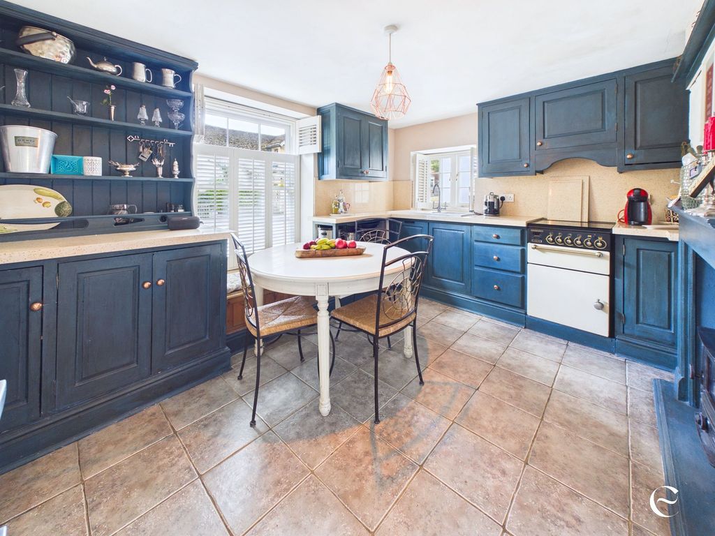 Property photo 3 of 21 Kitchen