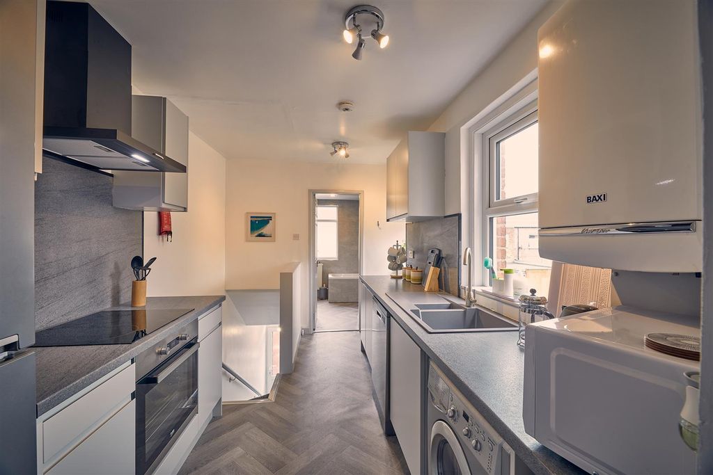 Property photo 3 of 11 Kitchen.Jpg