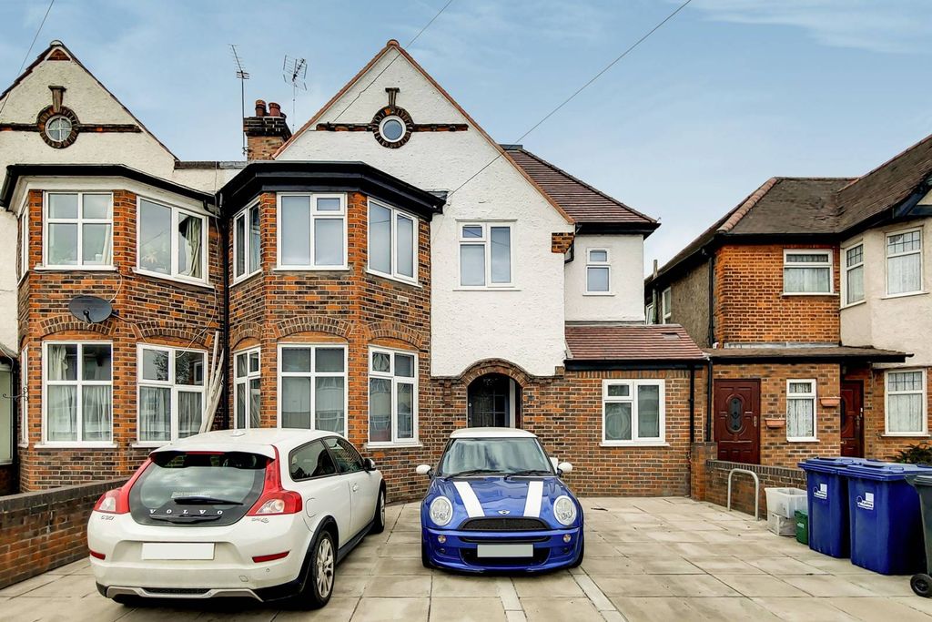 Property photo 2 of 13