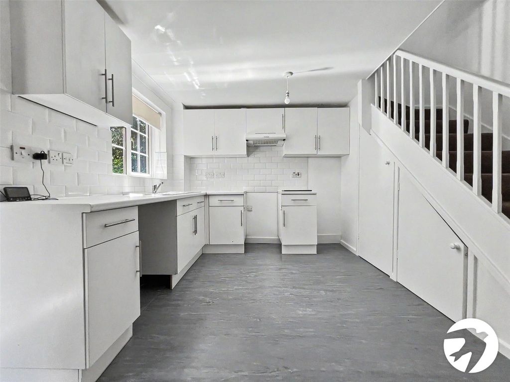 Property photo 3 of 12 Kitchen