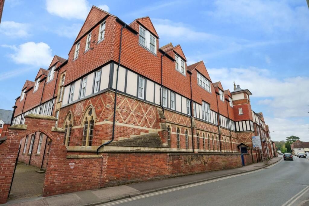 Property photo 1 of 9