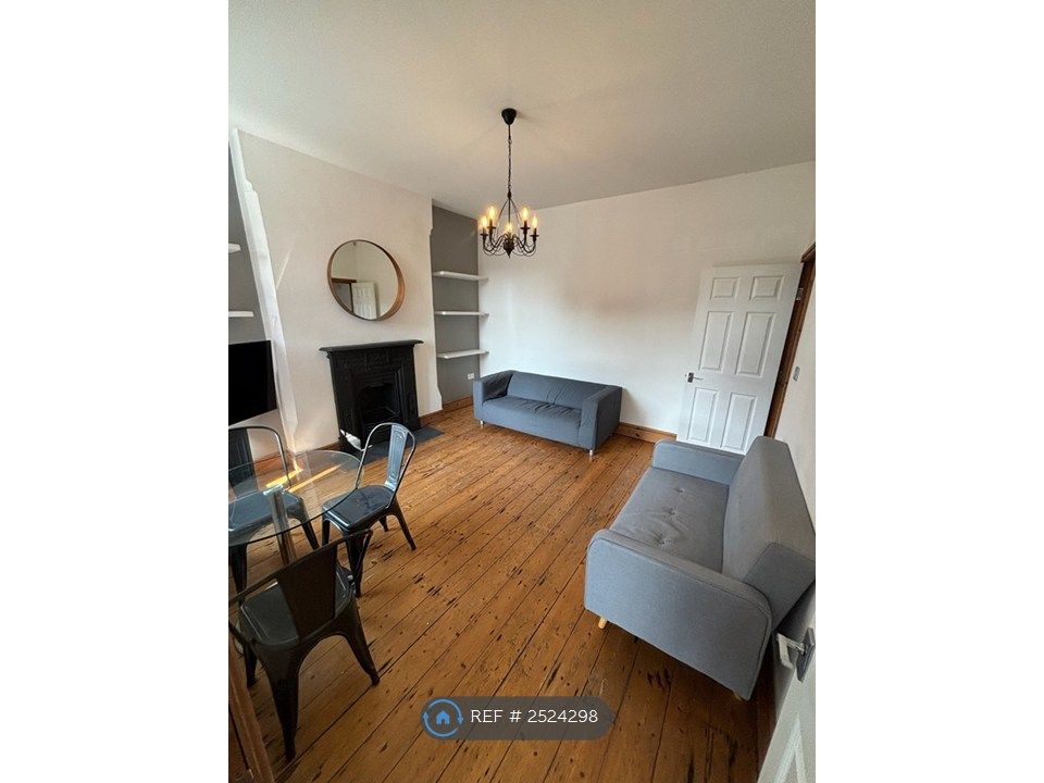Property photo 3 of 11 Lounge