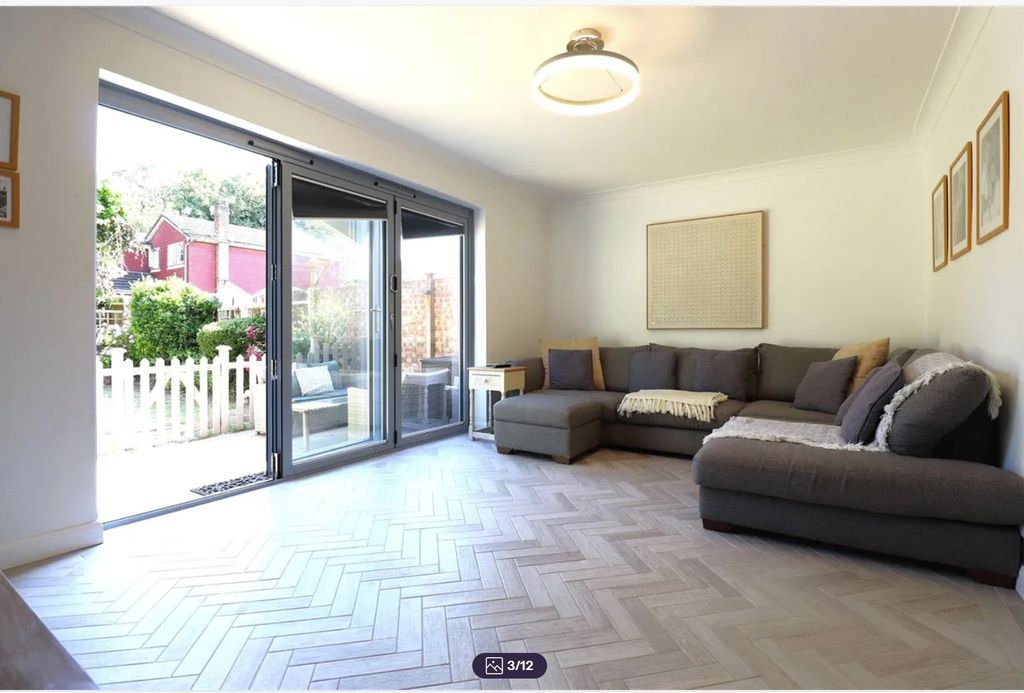 Property photo 3 of 12 Pic3