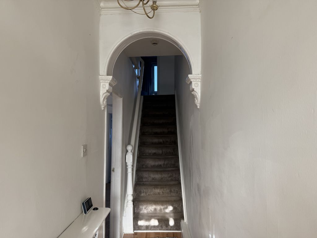 Property photo 2 of 11 Image00010