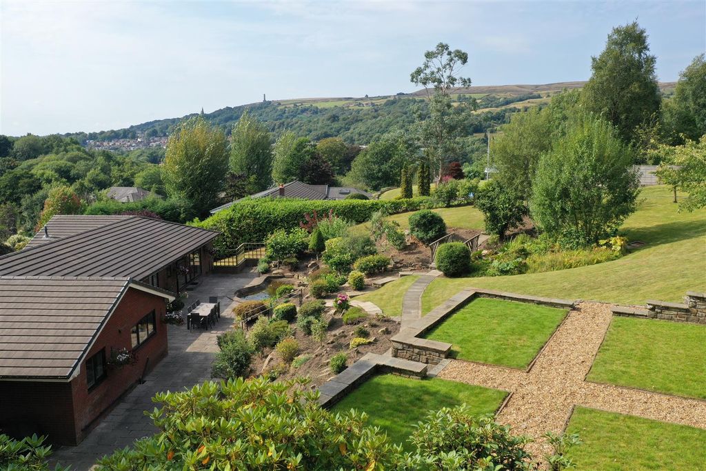 Property photo 2 of 38 Gardens