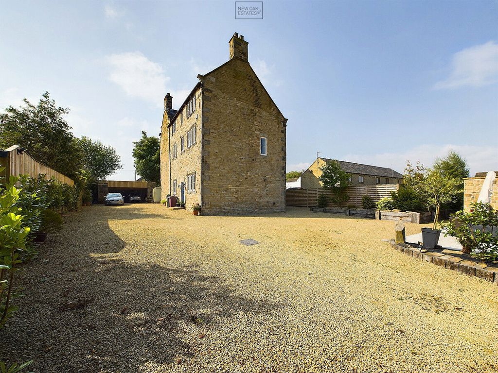 Property photo 3 of 47