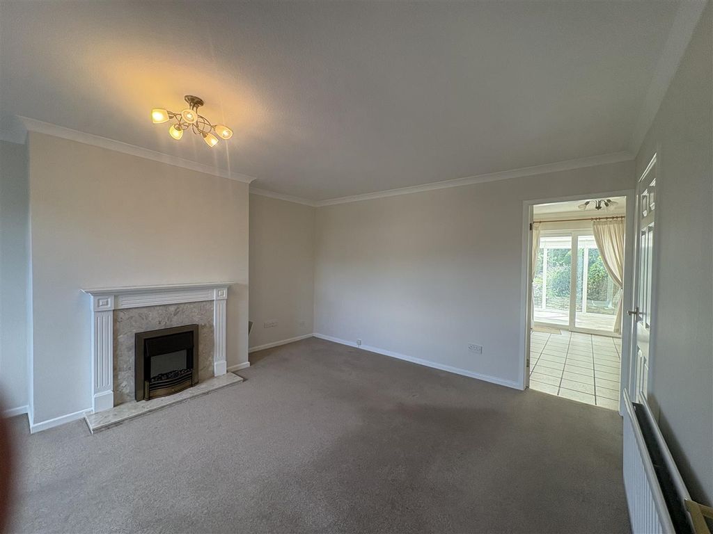 Property photo 2 of 16 Sitting Room