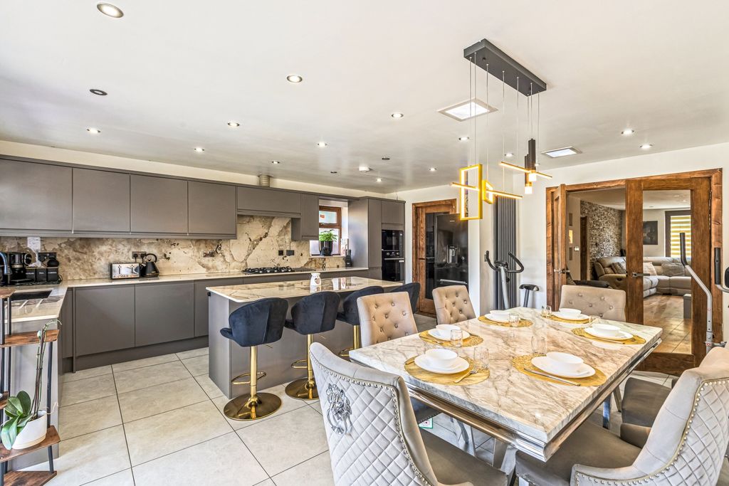 Property photo 1 of 27 Kitchen Diner