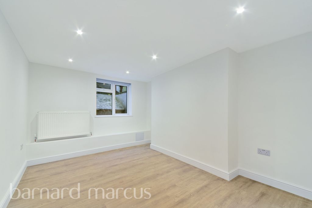 Property photo 3 of 8 Image