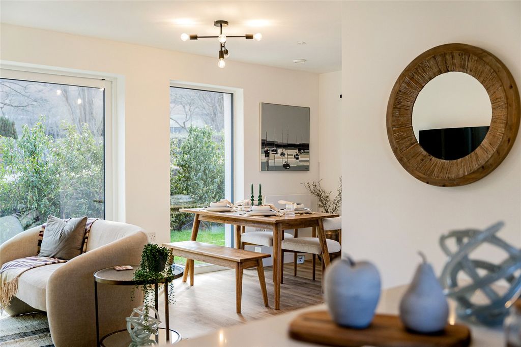 Property photo 3 of 10 Living