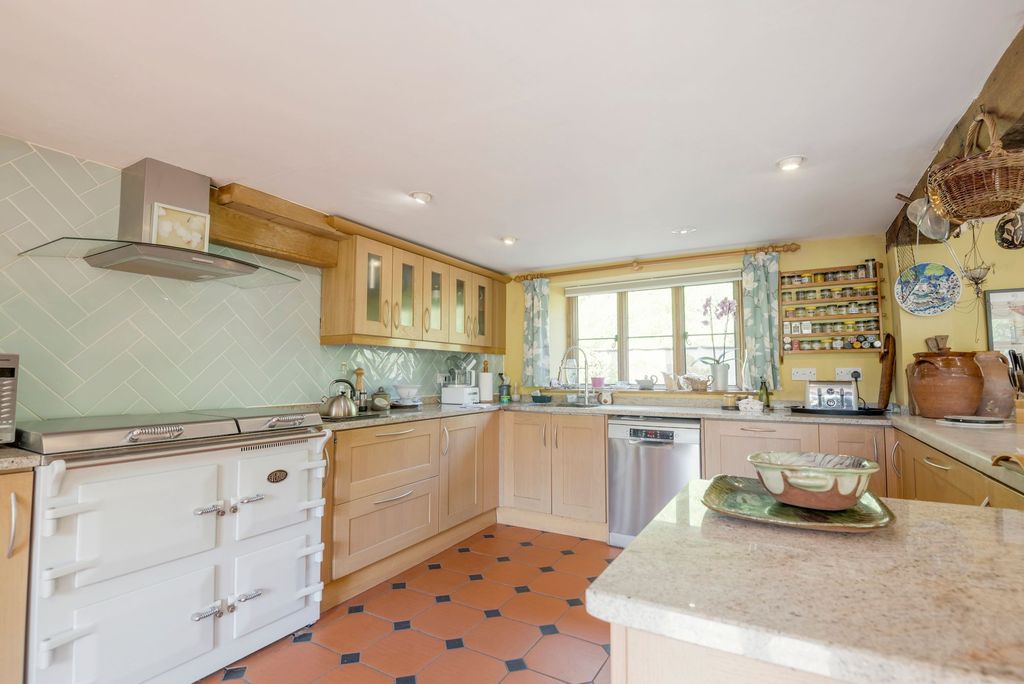 Property photo 2 of 33
