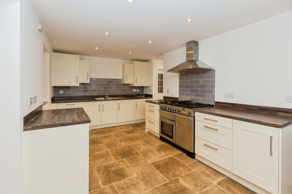 Property photo 2 of 33